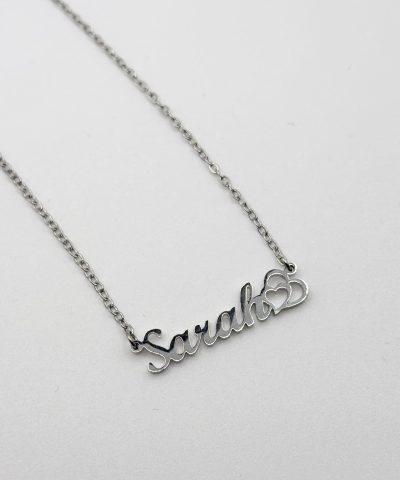 Collier personnalisable en forme de double cœur – Modèle “Lien Sacré”, bijou symbolique à graver