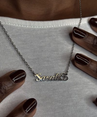 Collier personnalisable en forme de double cœur – Modèle “Lien Sacré”, bijou symbolique à graver