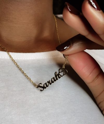 Collier personnalisable en forme de double cœur – Modèle “Lien Sacré”, bijou symbolique à graver